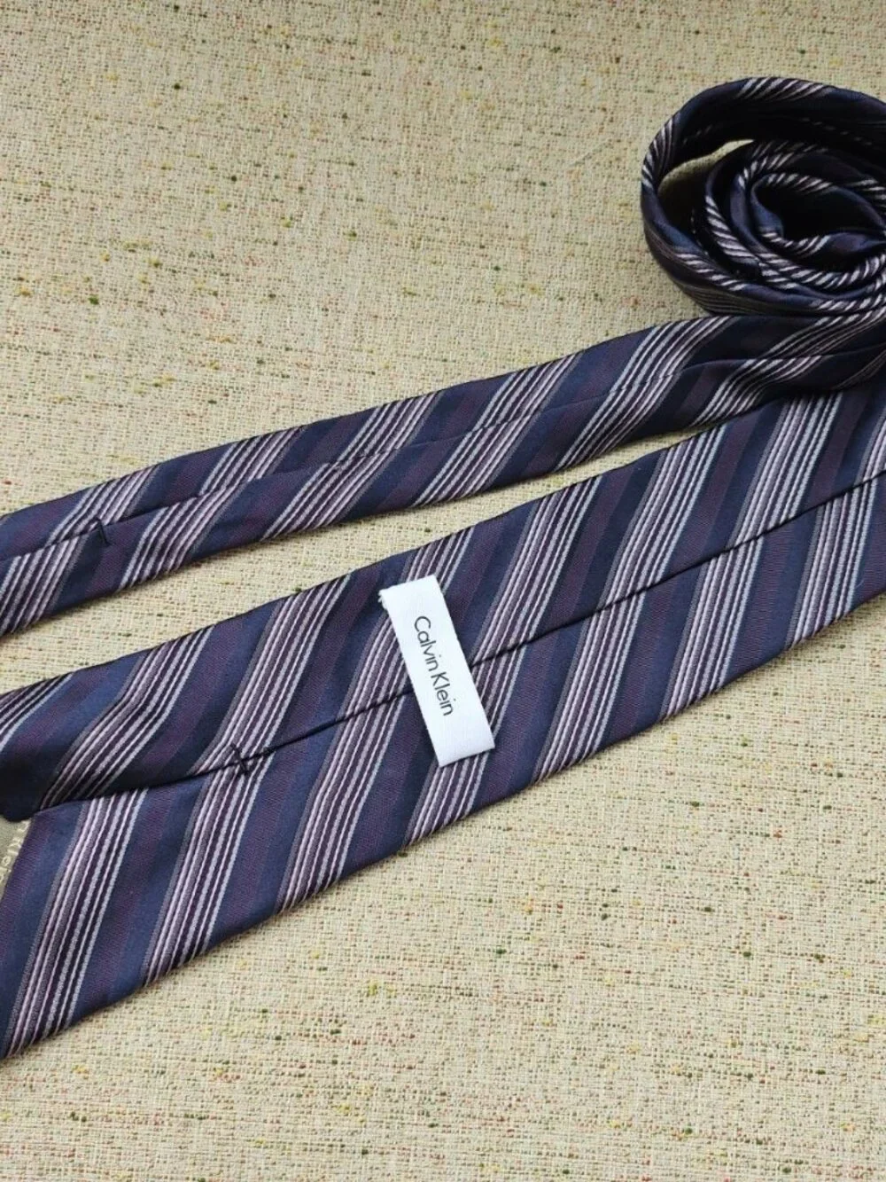 Calvin Klein Men Tie Multi Color Striped Necktie 100% Silk Classic Tie